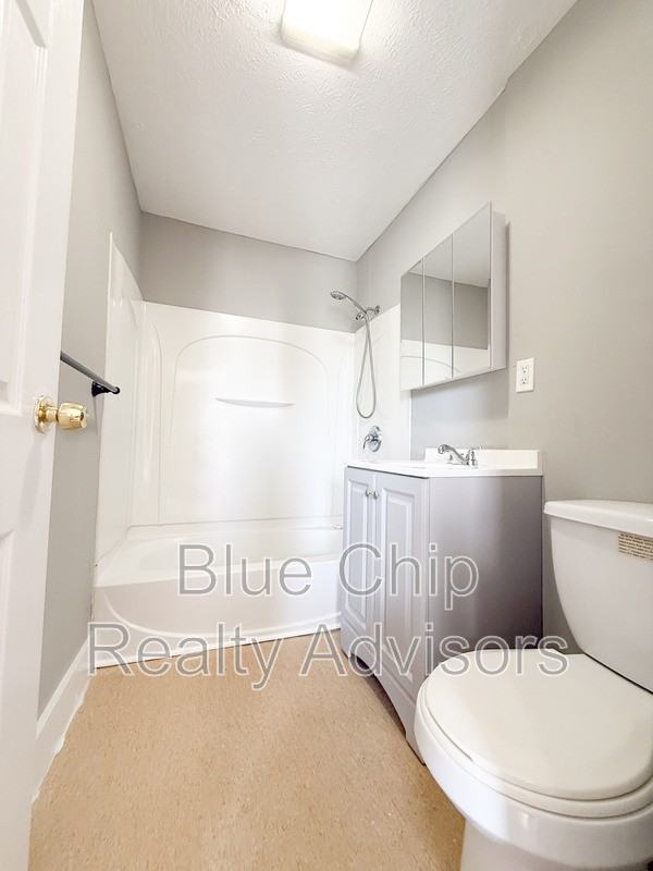 402 Auburn St #1F - Photo 6 of 8