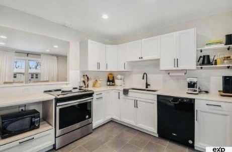 7418 S 69th St #NA - Photo 4 of 19