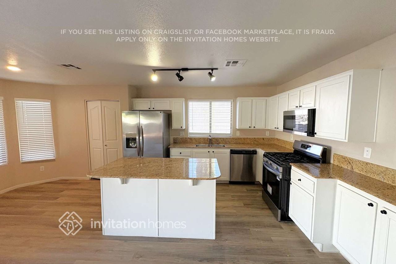 3905 Meadowlands St - Photo 5 of 15