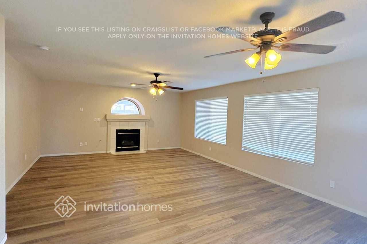 3905 Meadowlands St - Photo 6 of 15