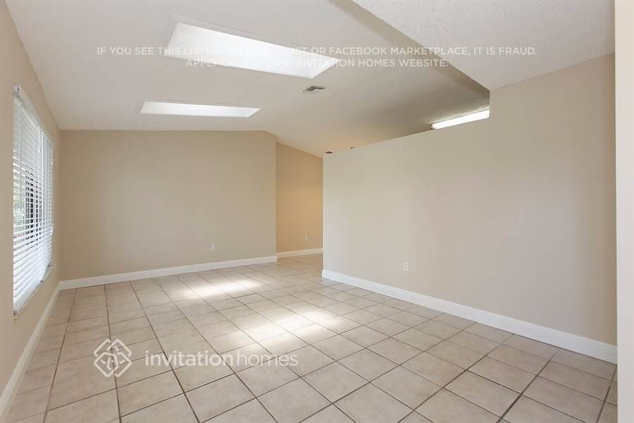 10821 Nw 33rd St - Photo 3 of 18