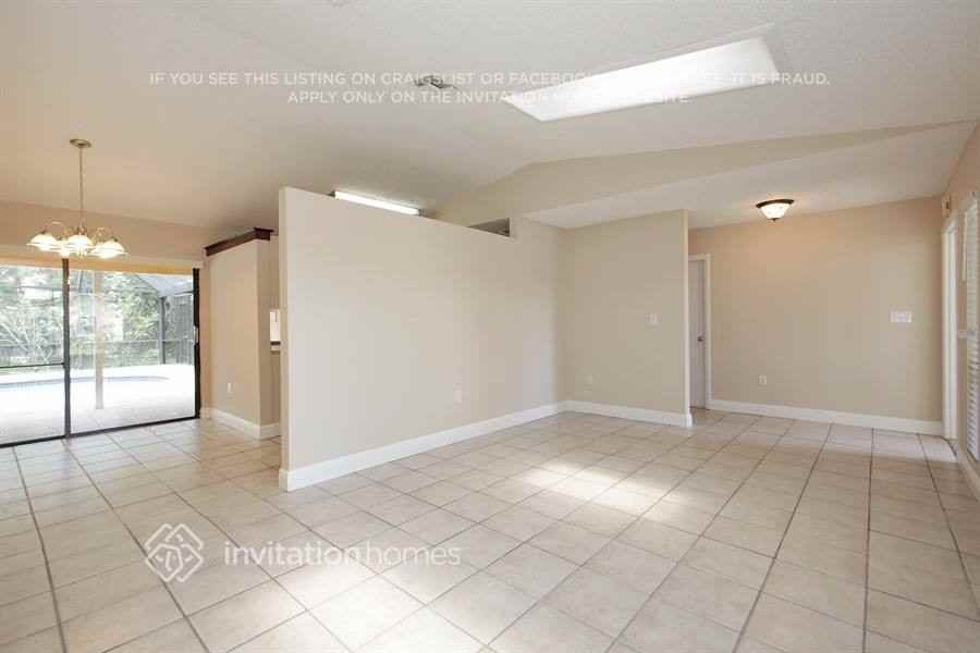 10821 Nw 33rd St - Photo 4 of 18