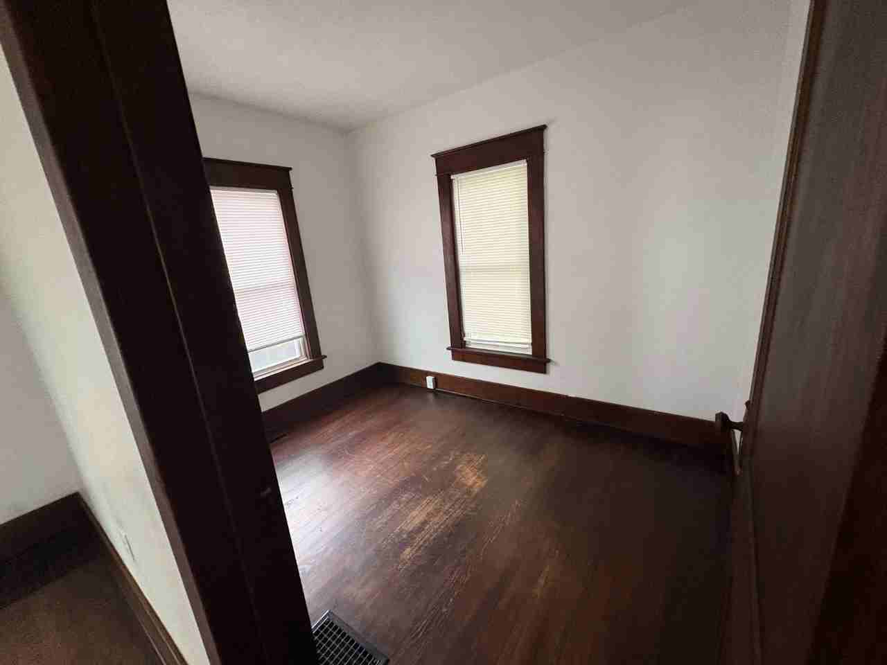 622 N Main St - Photo 5 of 11