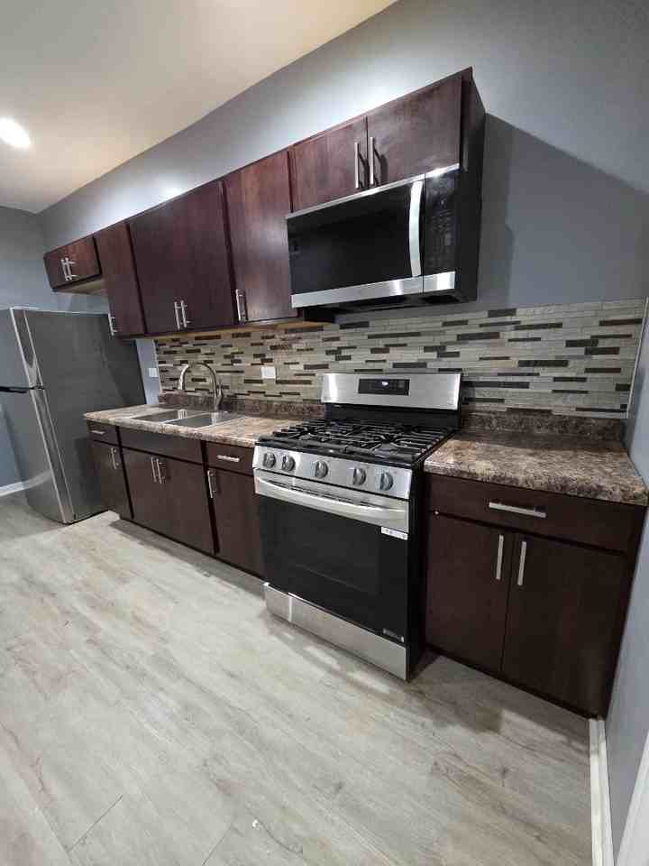 4940 W Van Buren St - Photo 2 of 17