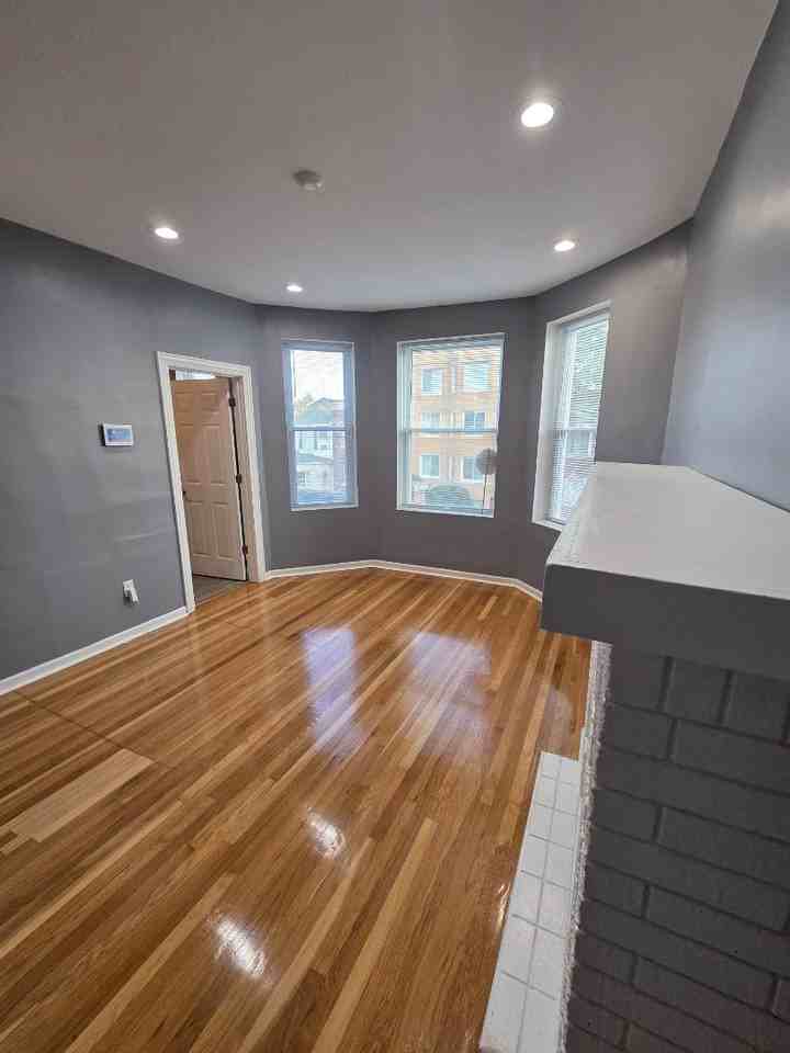 4940 W Van Buren St - Photo 3 of 17