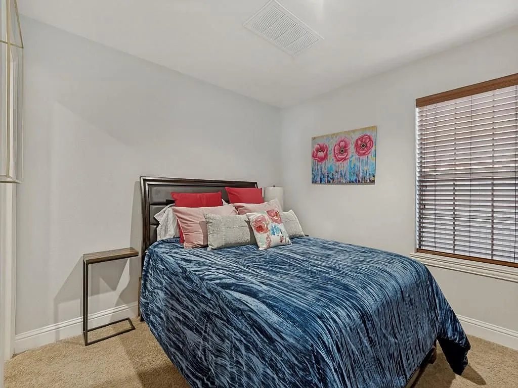 1018 Pavillion St - Photo 6 of 8