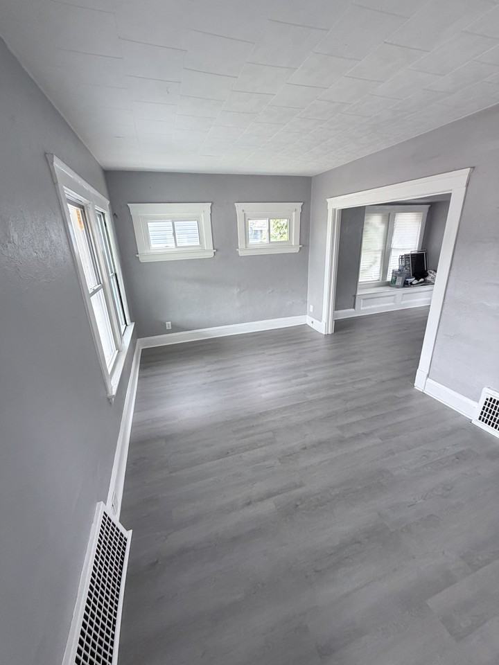 512 Inman St #1 - Photo 4 of 10