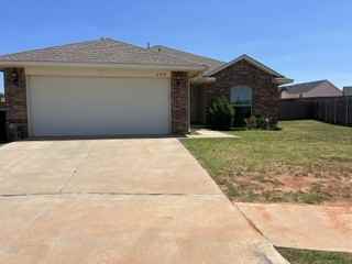2704 Northwest 195th Street - Photo 3 of 40
