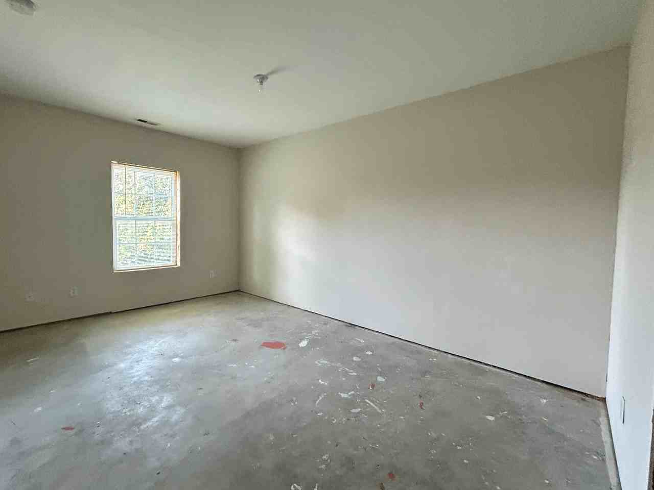 61 Hugo Dr - Photo 5 of 32