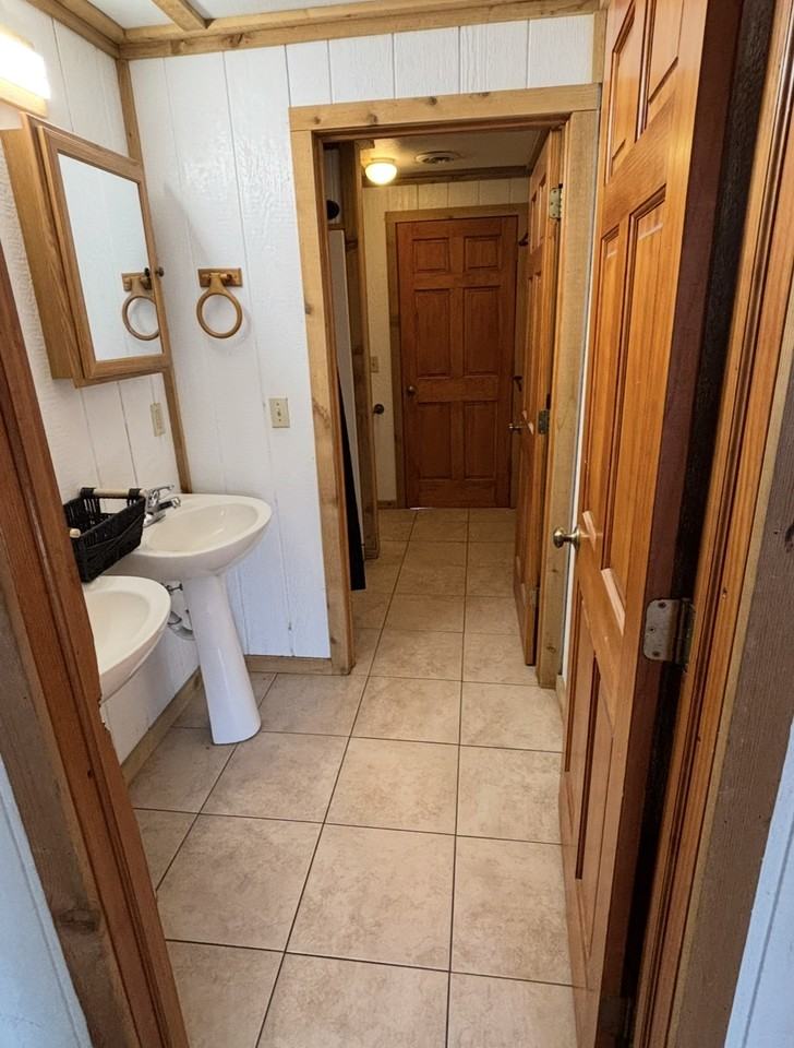 1010 Laramie St #1010B - Photo 6 of 8