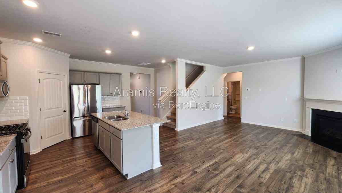 3134 Ellenton Dr - Photo 3 of 10