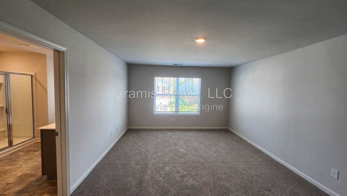 3134 Ellenton Dr - Photo 5 of 10