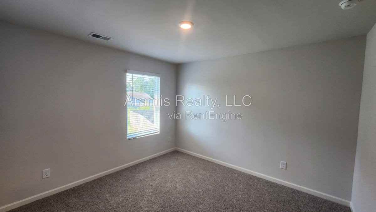 3134 Ellenton Dr - Photo 6 of 10
