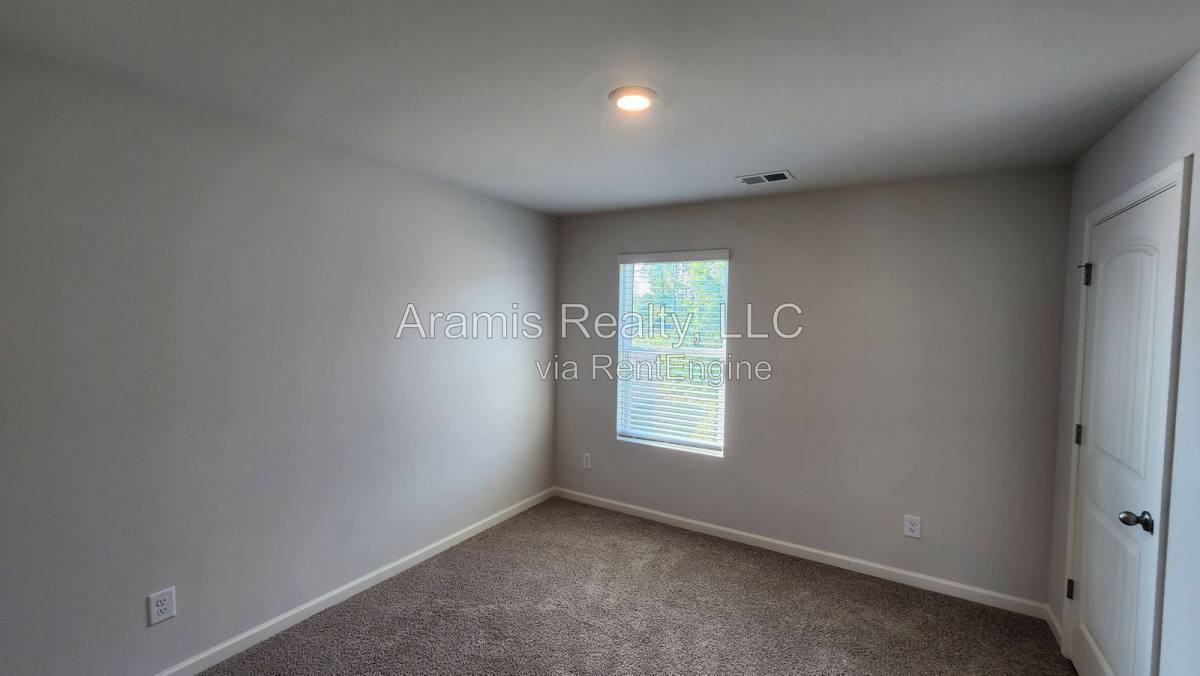 3134 Ellenton Dr - Photo 7 of 10