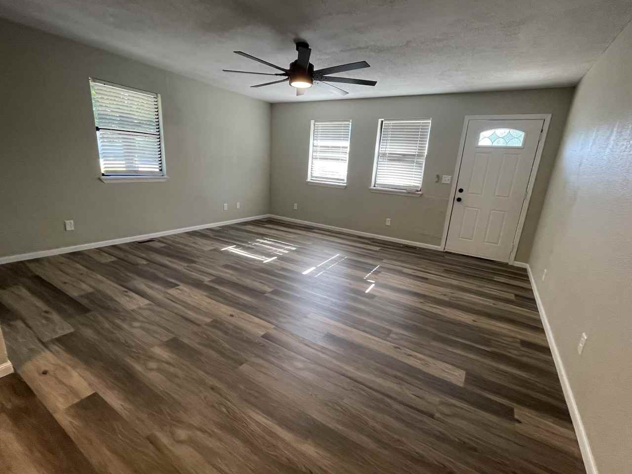 565A Knox Ave #1 - Photo 3 of 10