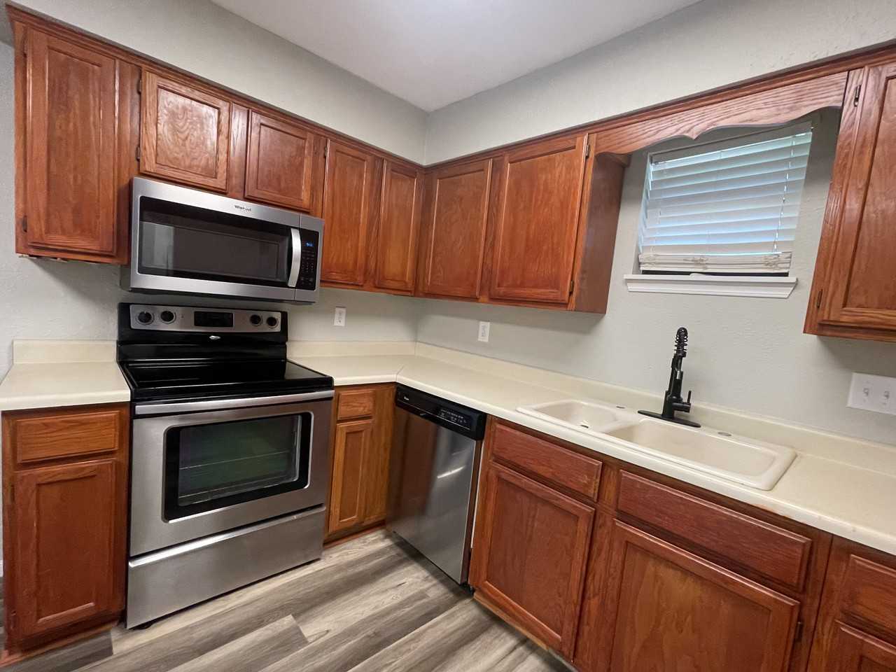 565A Knox Ave #1 - Photo 5 of 10