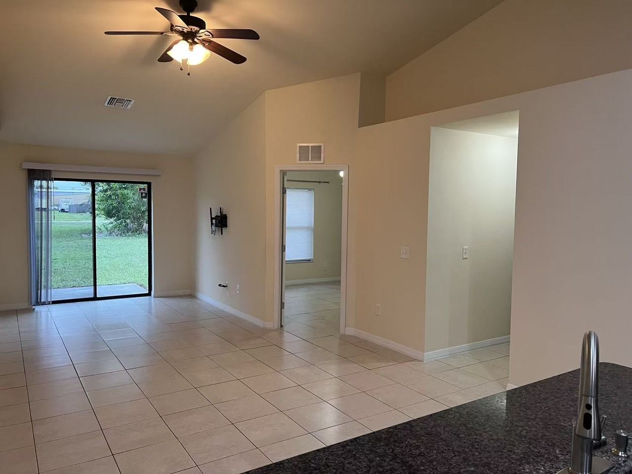 914 Se 8th St - Photo 5 of 22
