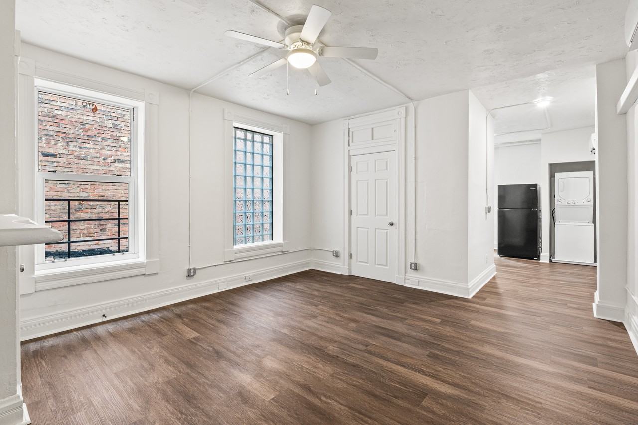 427 Whiteman St #4 - Photo 3 of 14
