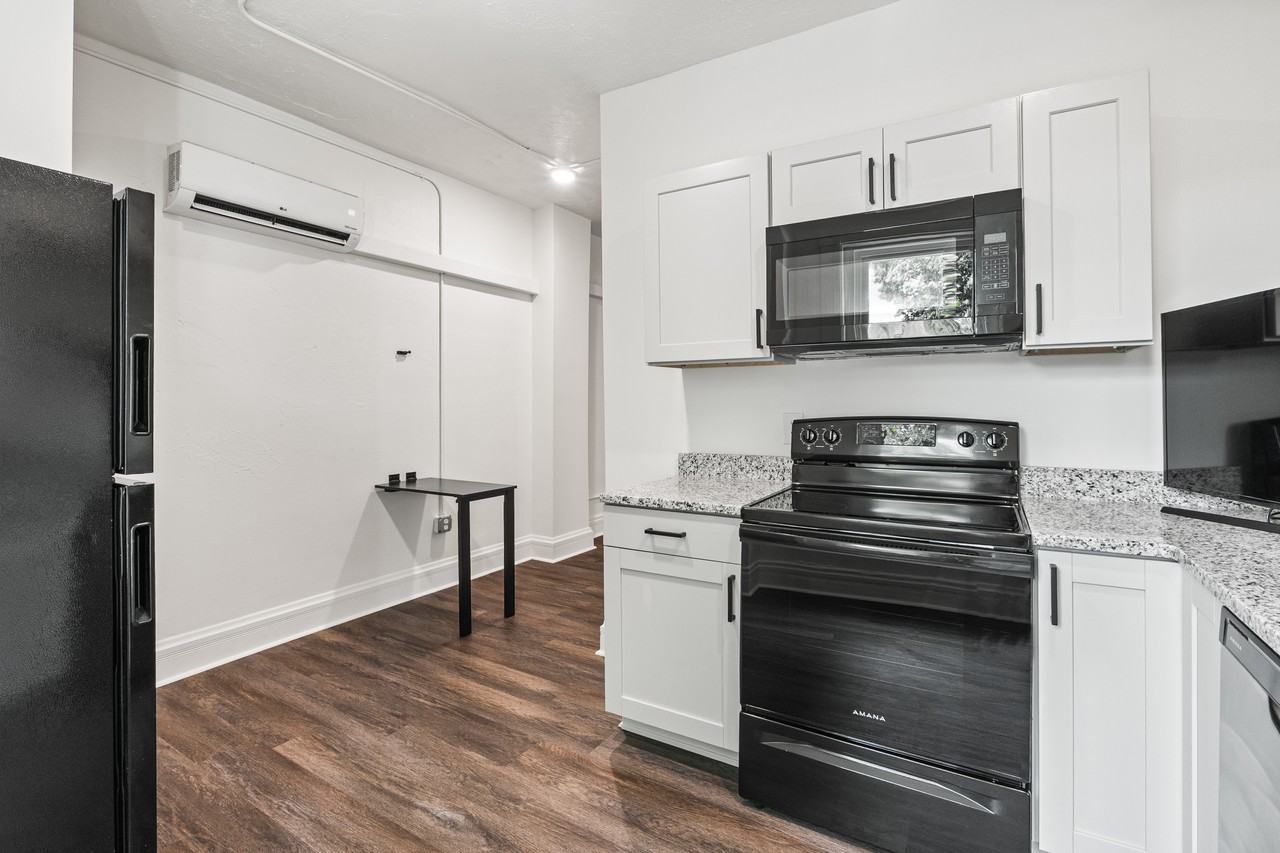 427 Whiteman St #4 - Photo 7 of 14