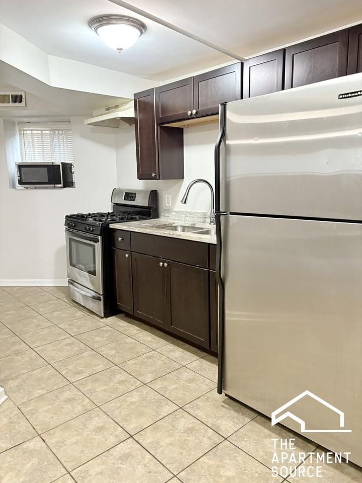 4009 S Calumet Ave #G - Photo 2 of 28