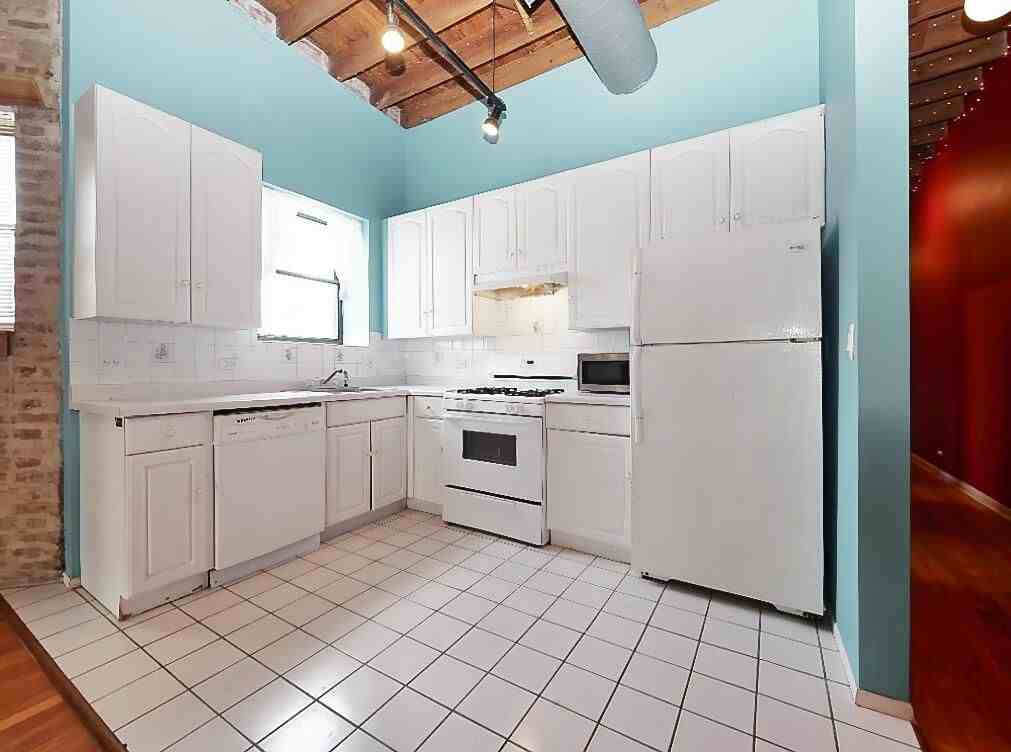 2849 W Belmont Ave ##2f - Photo 3 of 16