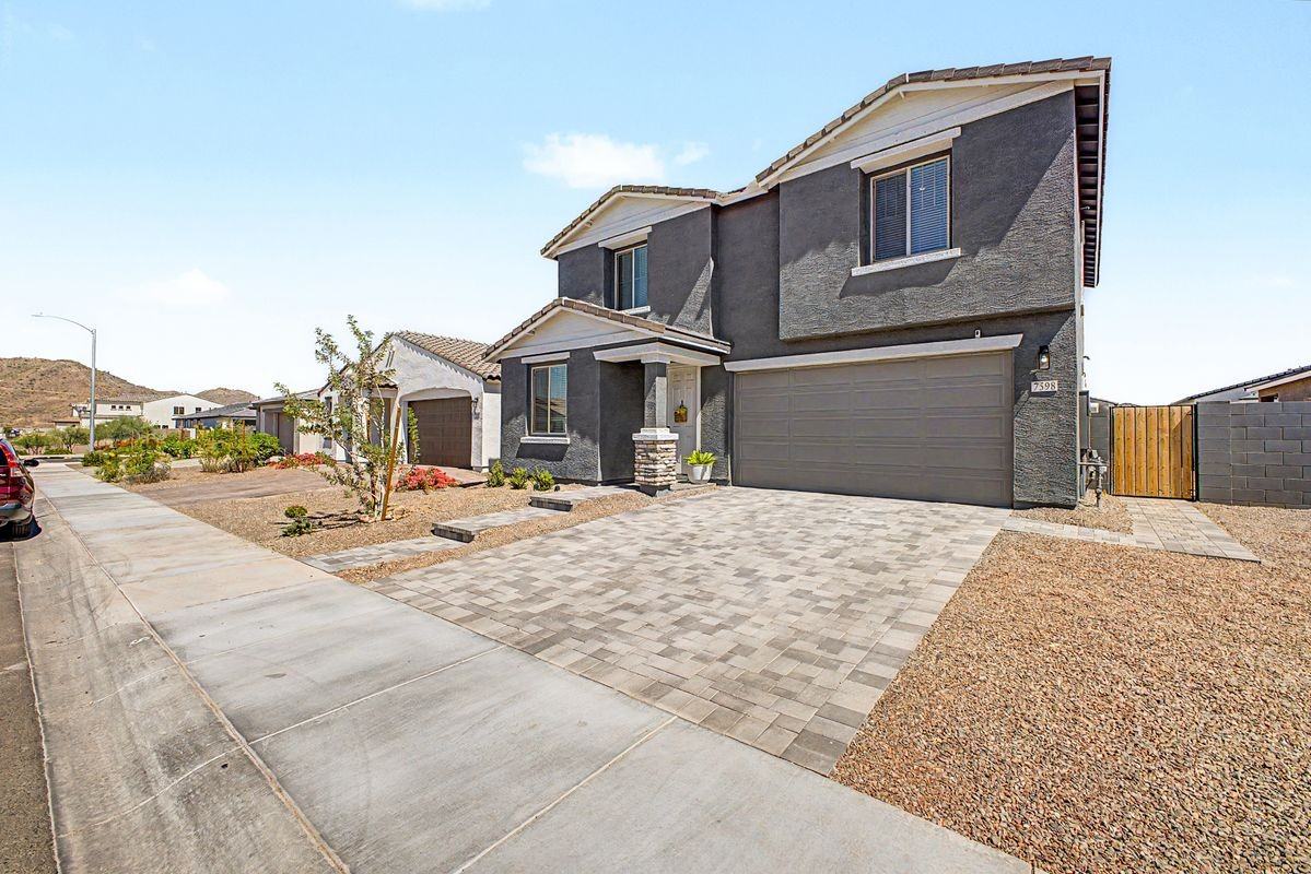 7598 W Smoketree Dr - Photo 2 of 37