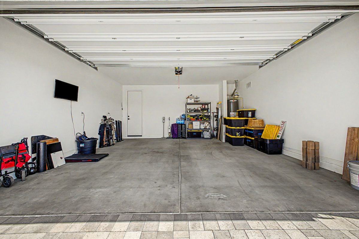 7598 W Smoketree Dr - Photo 3 of 37
