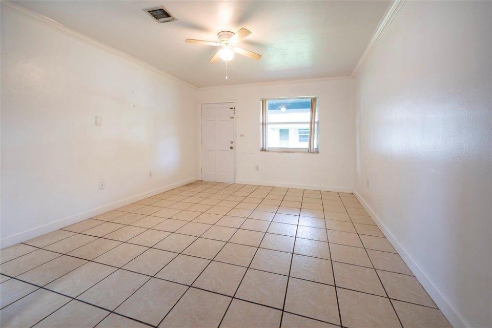 6170 Sw 43rd St ##1 2 - Photo 4 of 8