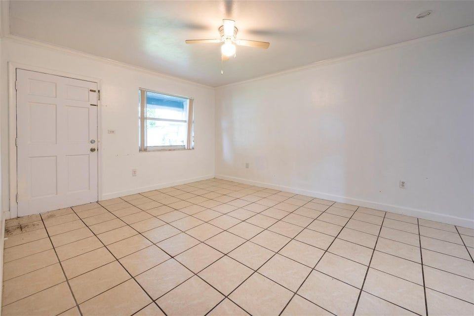 6170 Sw 43rd St ##1 2 - Photo 6 of 8