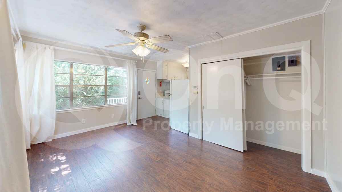 2012 N Locust St - Photo 4 of 9