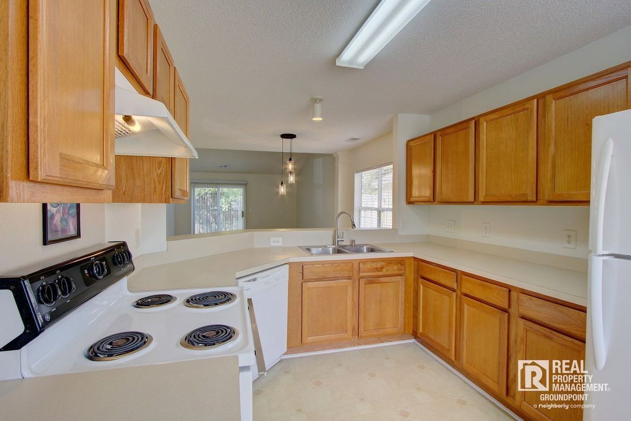 239 Dupont Way - Photo 3 of 24