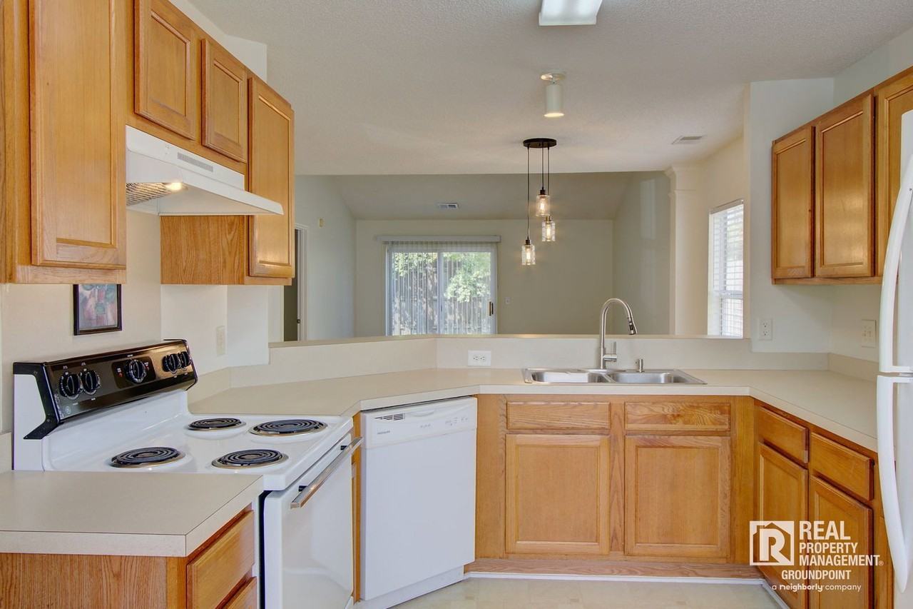 239 Dupont Way - Photo 4 of 24
