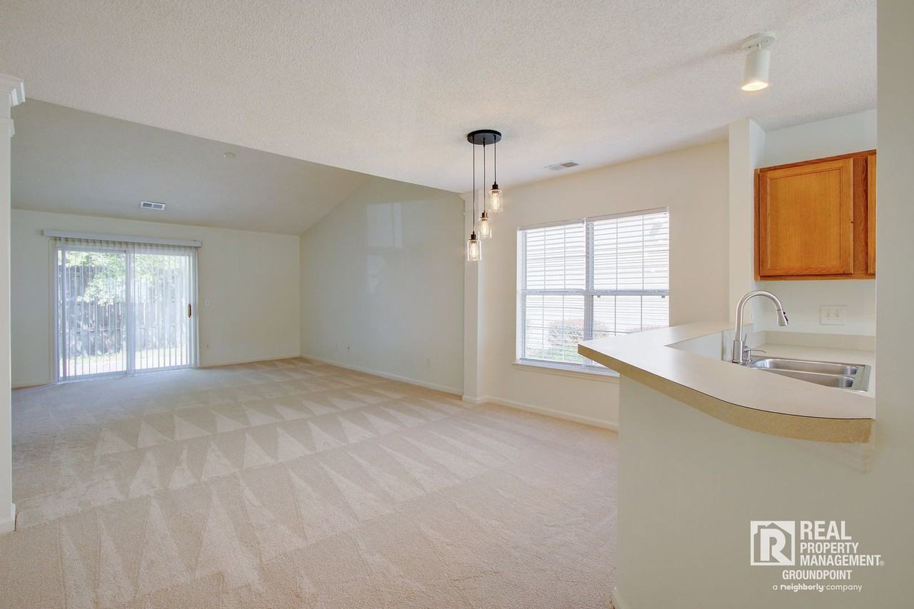 239 Dupont Way - Photo 6 of 24