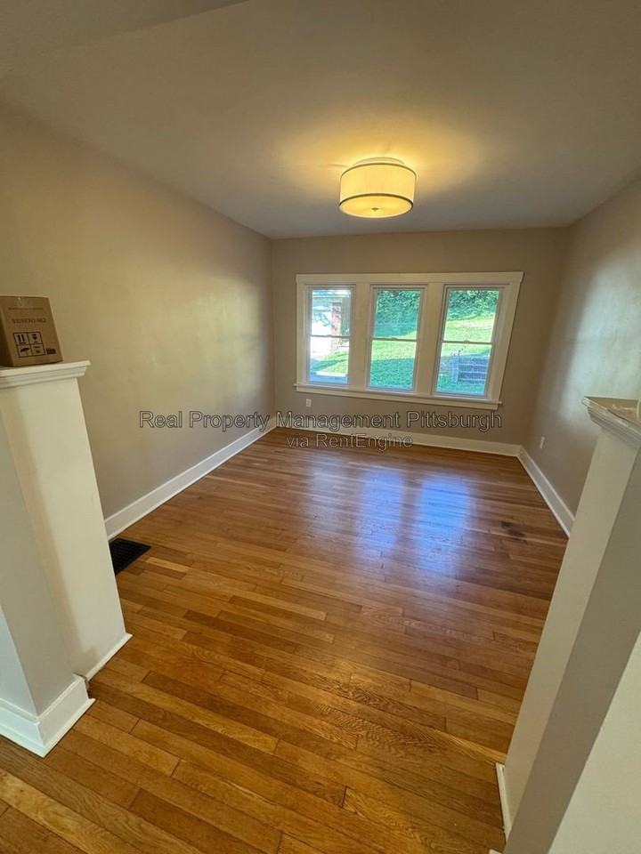 107 N Meadowcroft Ave - Photo 3 of 19