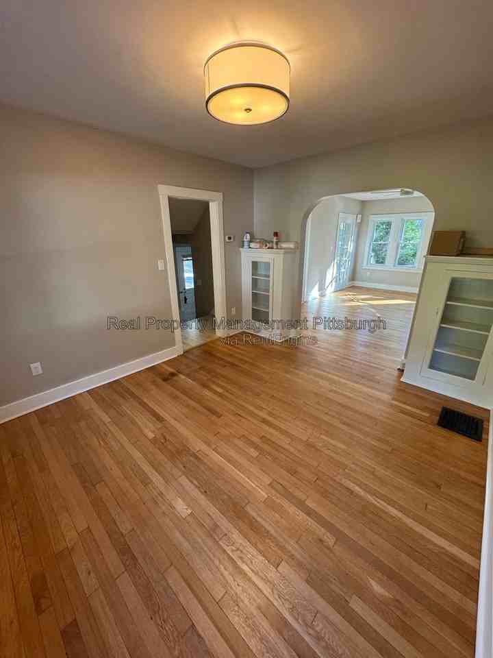 107 N Meadowcroft Ave - Photo 4 of 19