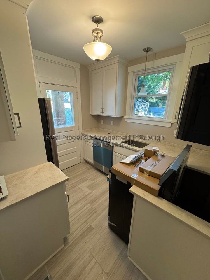 107 N Meadowcroft Ave - Photo 5 of 19