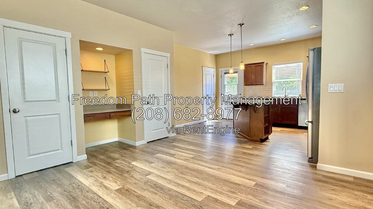6622 N Cornwall St - Photo 6 of 25