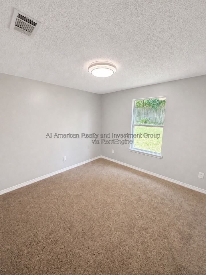 216 Lustan Dr - Photo 3 of 15