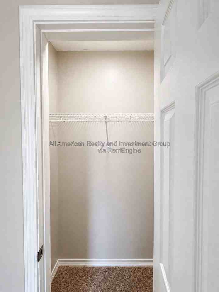 216 Lustan Dr - Photo 4 of 15