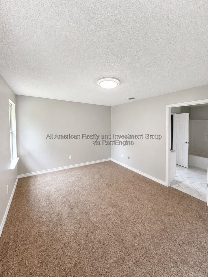 216 Lustan Dr - Photo 6 of 15