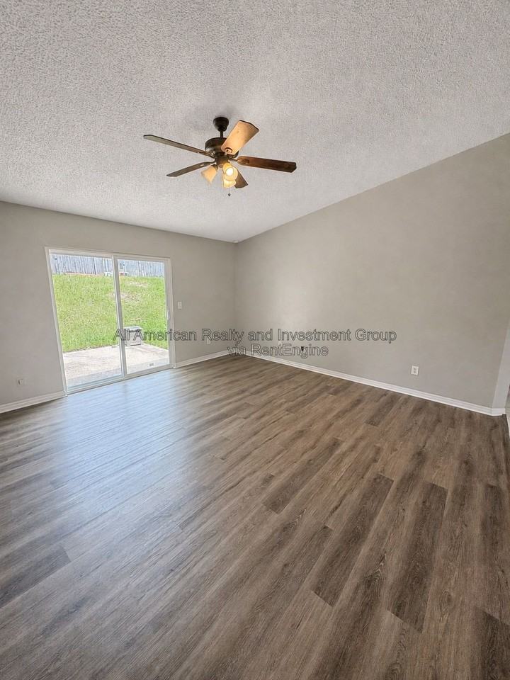 216 Lustan Dr - Photo 7 of 15
