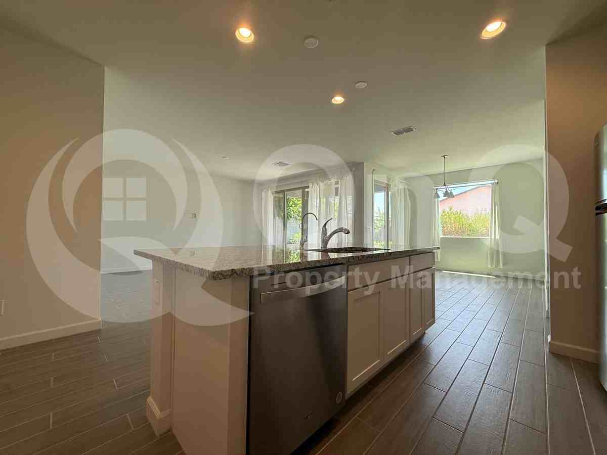 11225 E Ulysses Ave - Photo 2 of 23