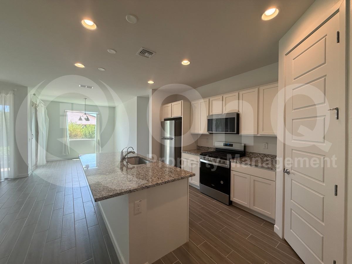 11225 E Ulysses Ave - Photo 3 of 23