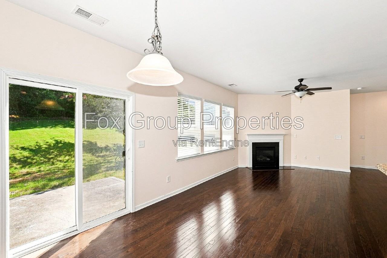 117 E Warfield Dr - Photo 6 of 24