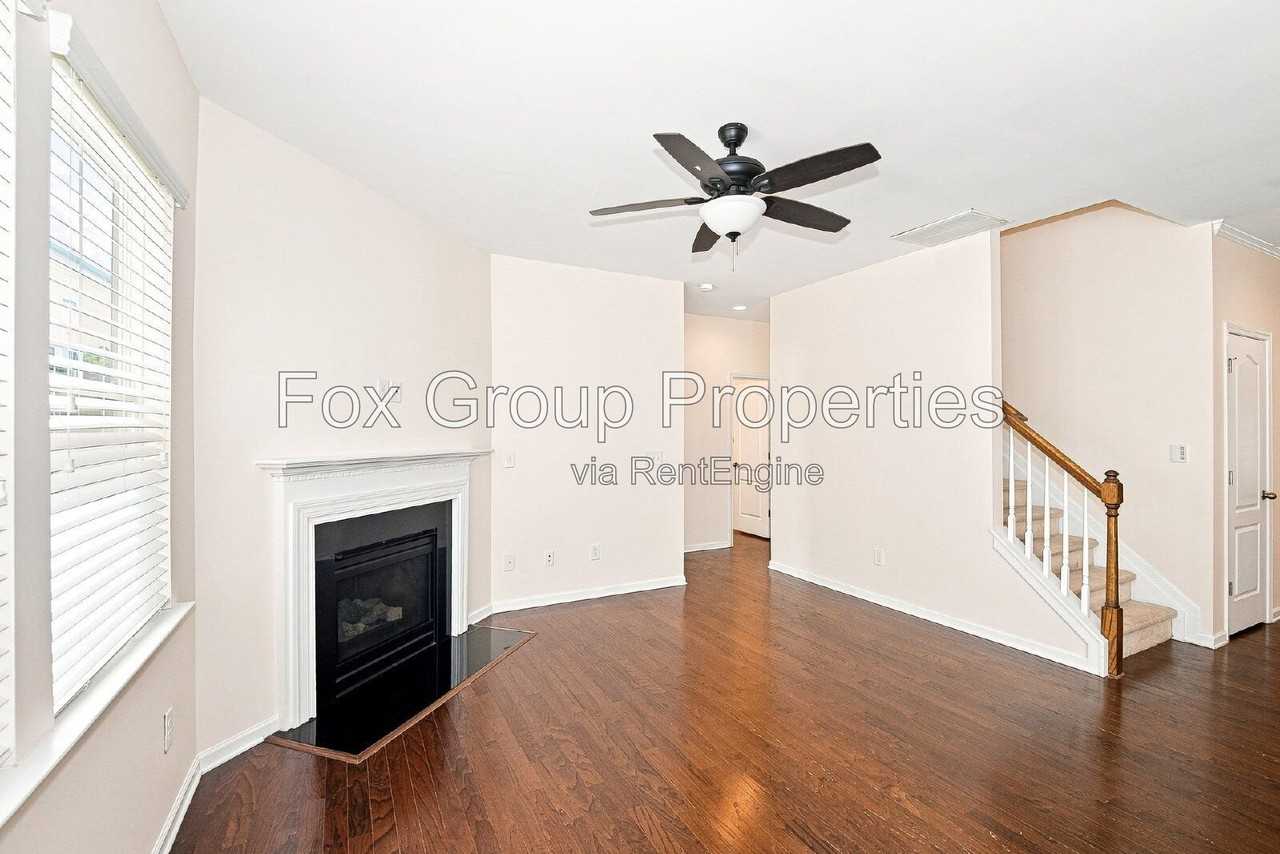 117 E Warfield Dr - Photo 7 of 24