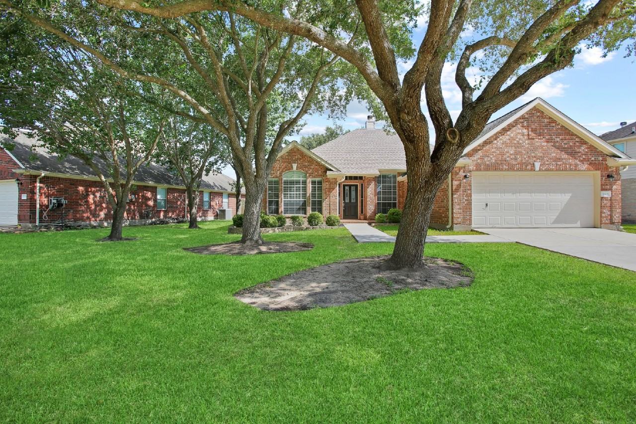 8305 Spinnaker Bay Ln - Photo 2 of 21