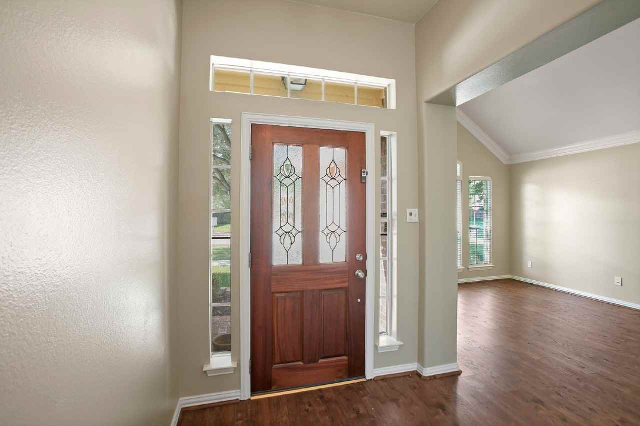 8305 Spinnaker Bay Ln - Photo 3 of 21