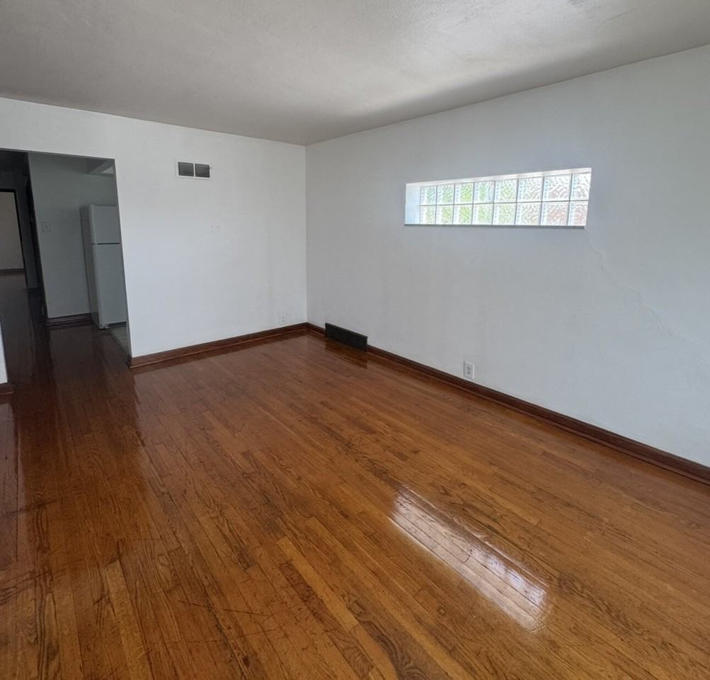 5801 Devonshire Ave - Photo 2 of 9