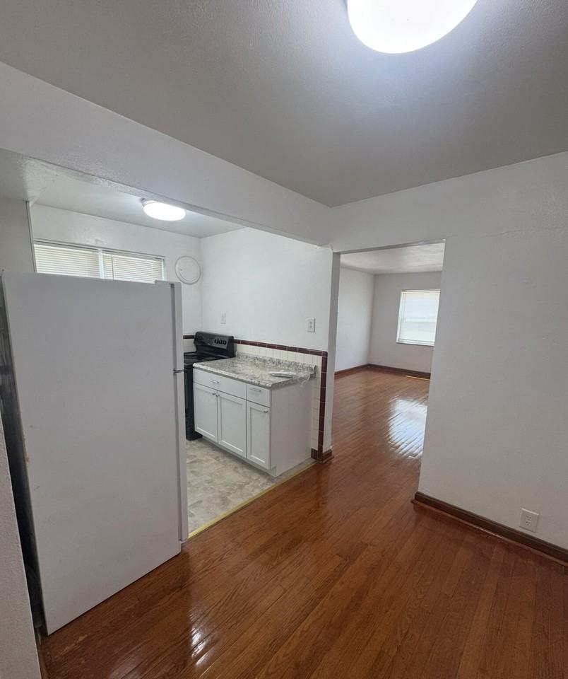 5801 Devonshire Ave - Photo 3 of 9