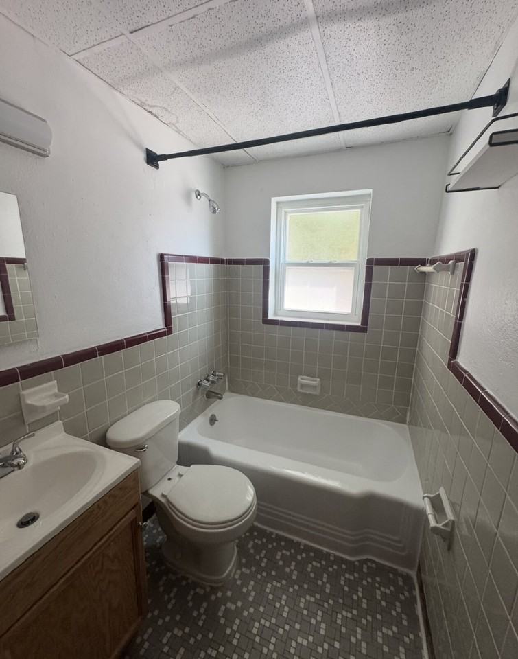 5801 Devonshire Ave - Photo 7 of 9